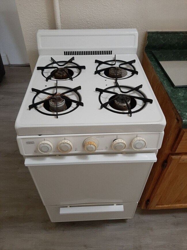 Building Photo - (1614 8th Ave)