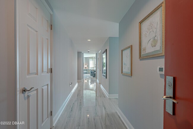 Building Photo - 231 Riverside Dr