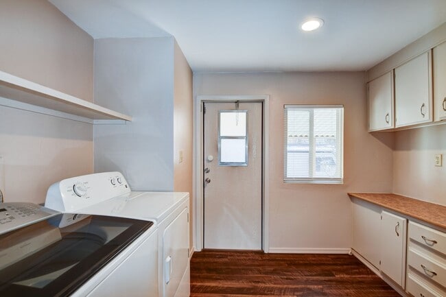 Building Photo - 2 bed, 2 bath Home in Prescott!