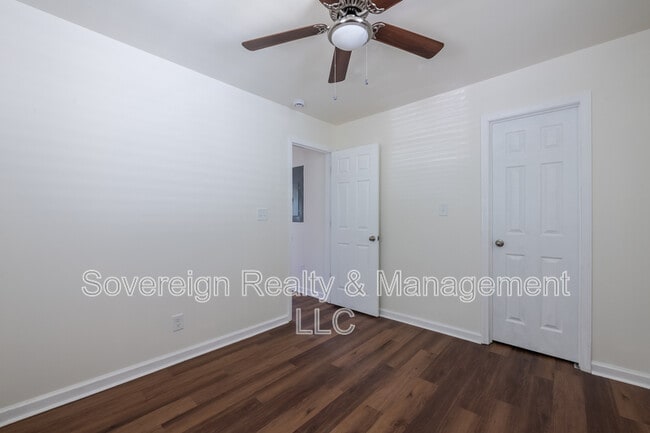 Building Photo - 450 Paines Ave NW