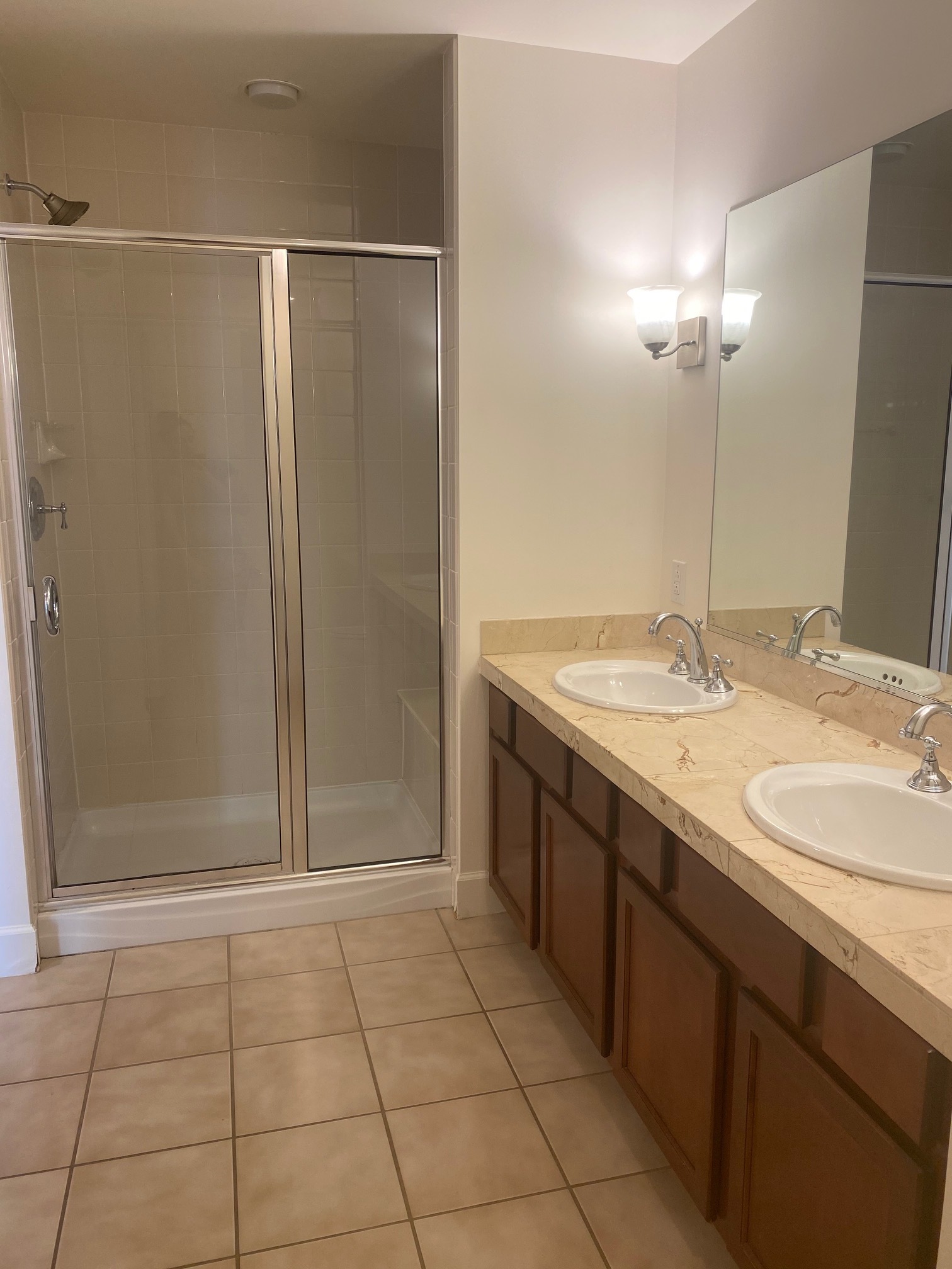 Master Bath - 1630 N Clarkson St