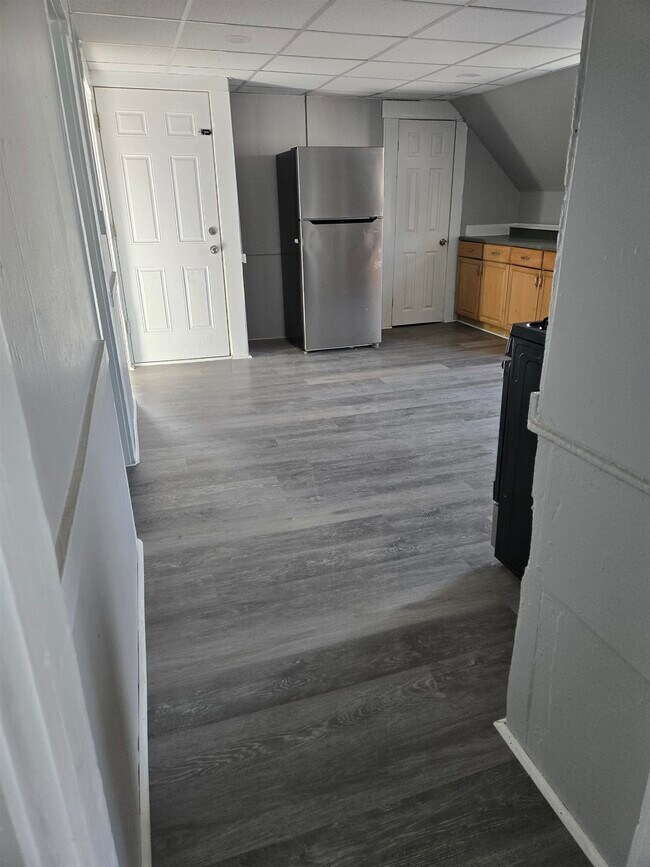 Building Photo - 167 Spruce St