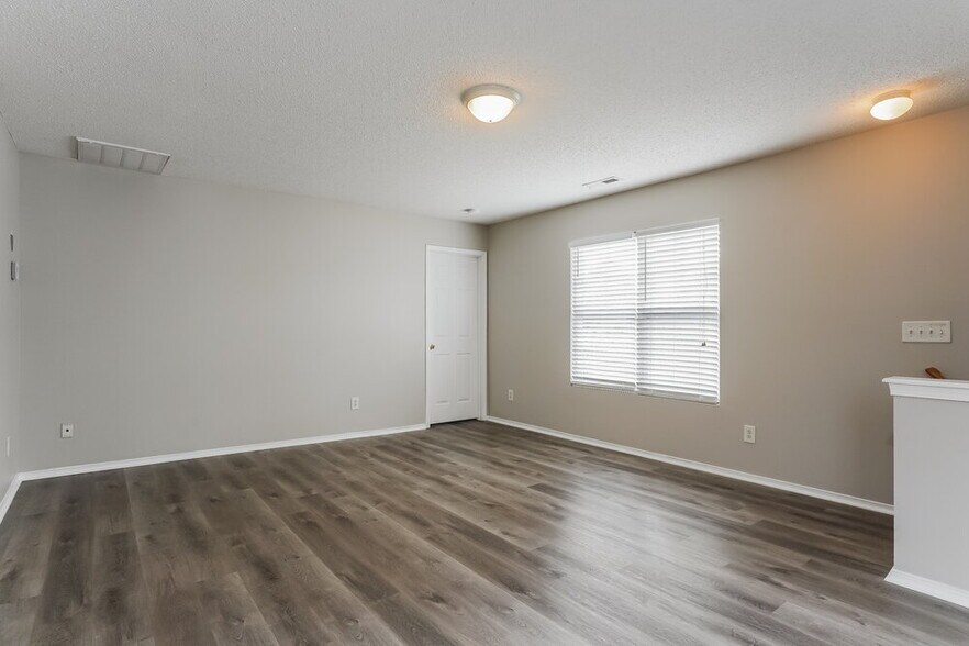 Building Photo - 3012 Van Dorn Rd