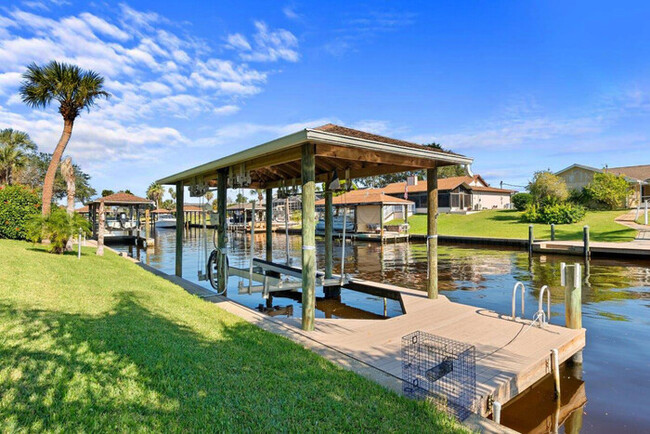 Building Photo - Dockside Serenity