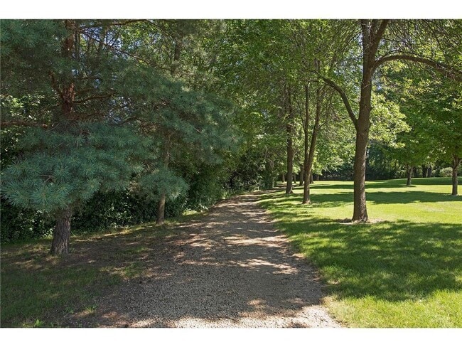 Building Photo - 145 Holly Ln N