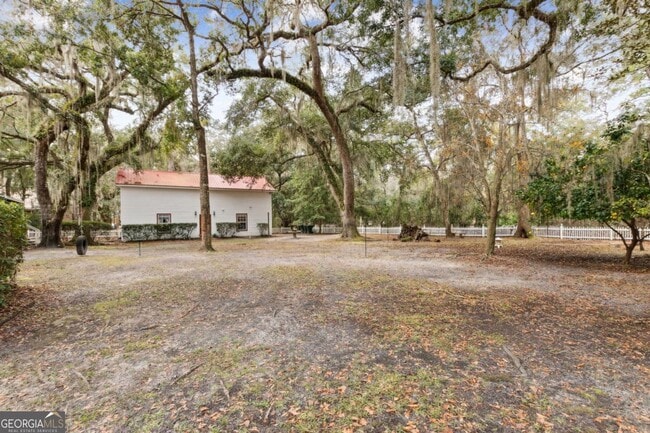 Building Photo - 51 Ravine Ln