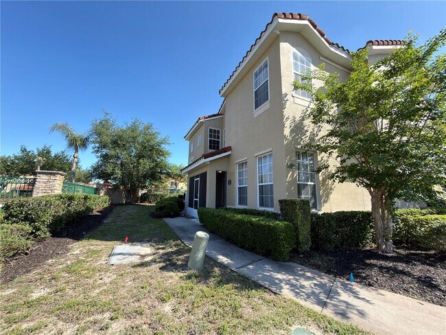 Building Photo - 734 Monroe Cir