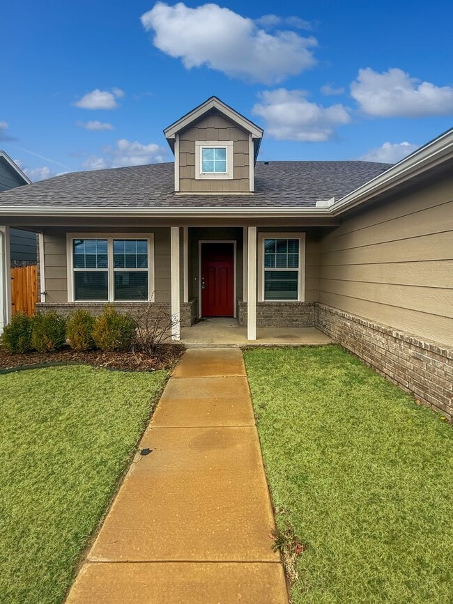 Building Photo - Modern 3-Bedroom Home in Gated Seven Oaks South