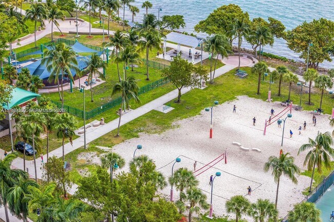 Building Photo - 1750 N Bayshore Dr