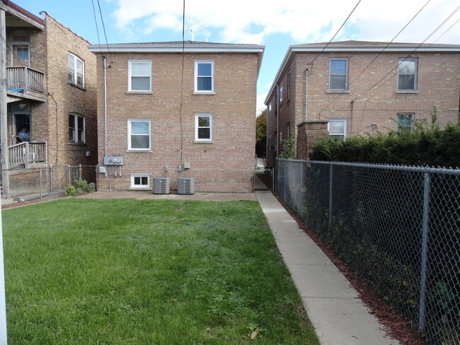 Building Photo - 1410 Maple Ave