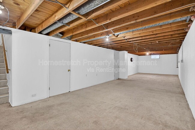 Building Photo - 2 Canary Ct