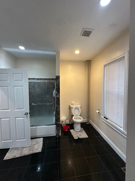 Building Photo - 8 Montfern Ave