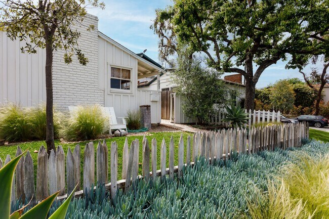 Building Photo - 502 Poinsettia Ave