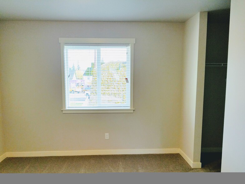 Building Photo - 104 N Anacortes St