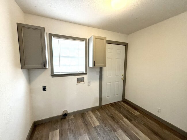 Building Photo - 1125 Easy St