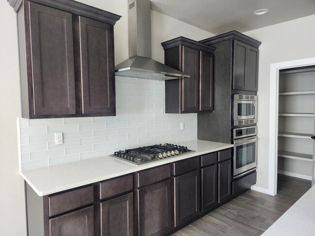 Building Photo - 6040 Arosa St