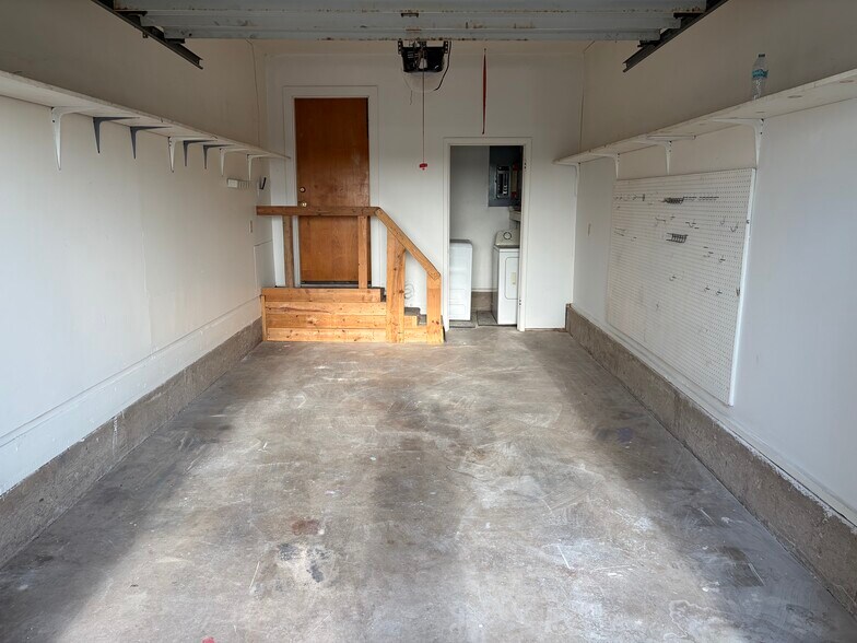 Building Photo - 604 Steakley St