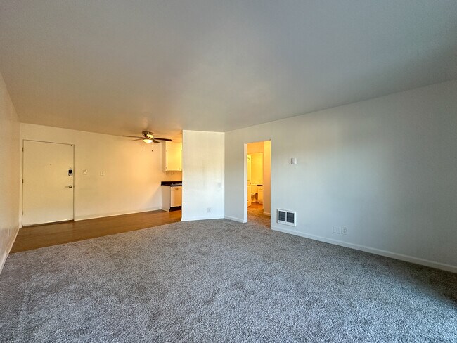 Building Photo - 1823 Lincoln Ave