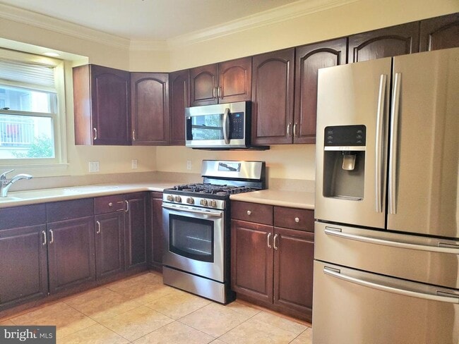 Building Photo - 742 S Granada St