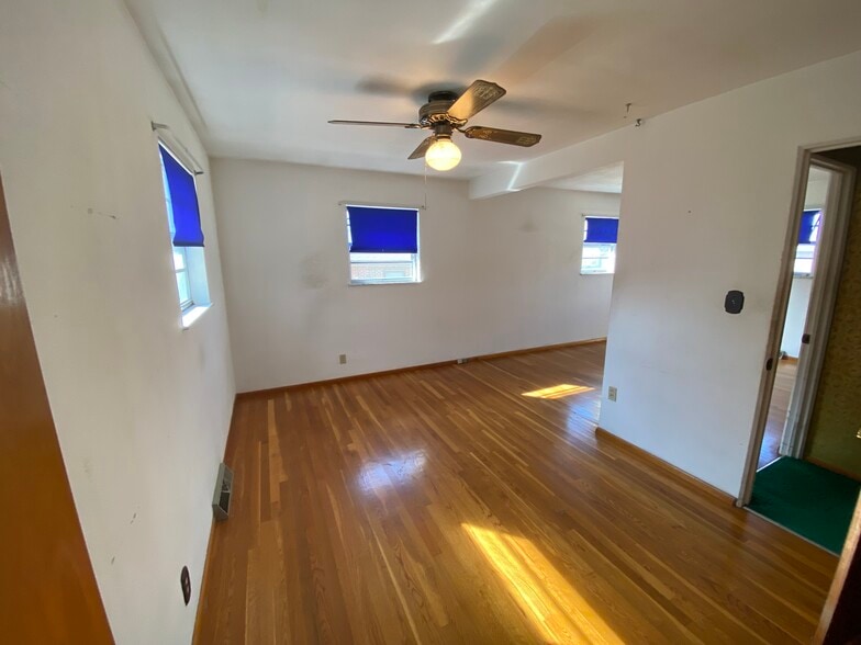 Building Photo - 1318 Lexington Dr