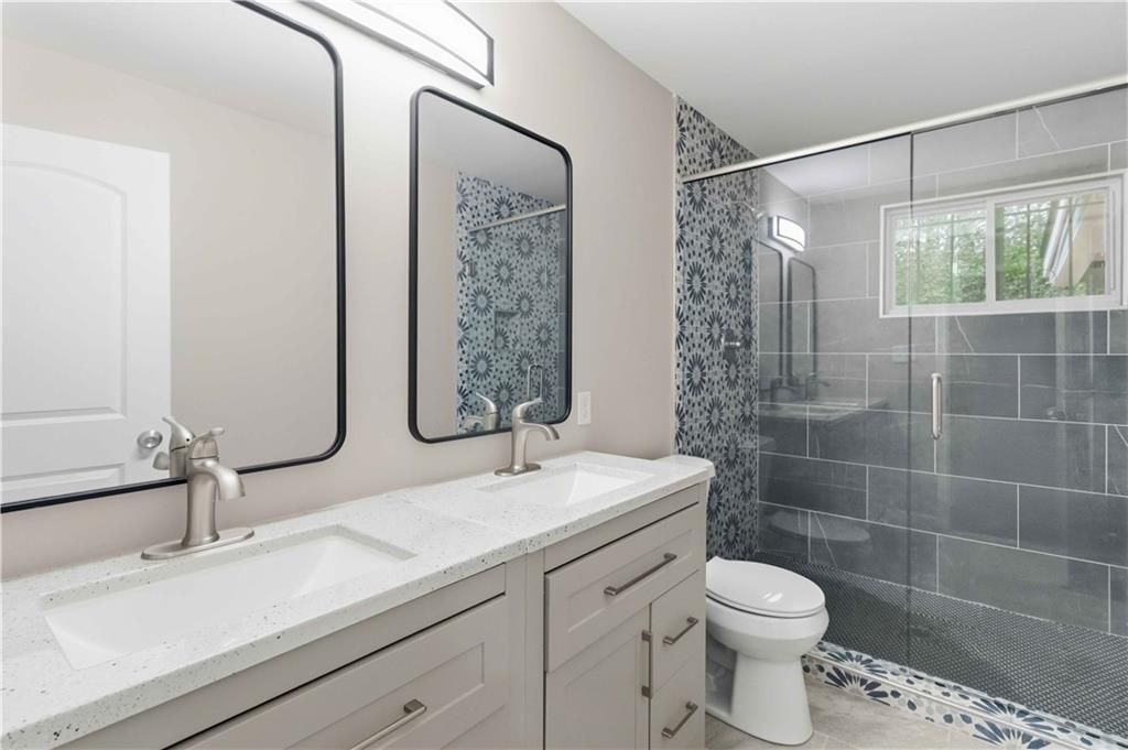 Building Photo - 2953 Meadowview Dr SE