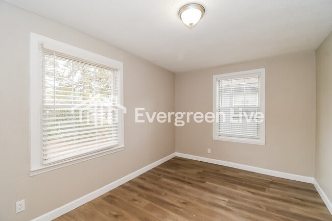 Building Photo - 3510 Gladys St