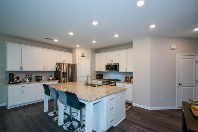 Building Photo - 3401 Park Pointe Cir