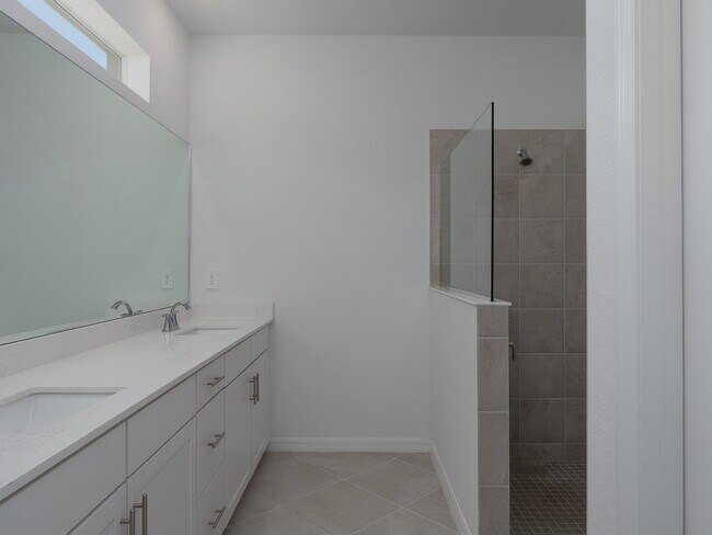 Building Photo - 11470 Burgundy Dr