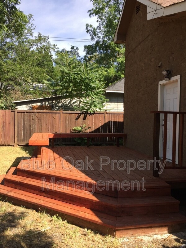 Building Photo - 1305 Chestnut St