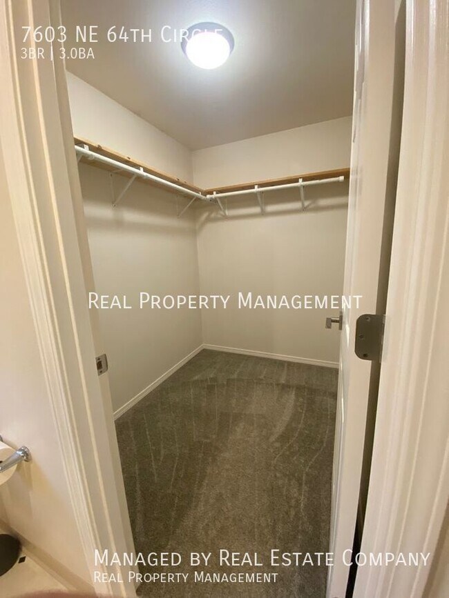 Building Photo - 7603 NE 64th Cir