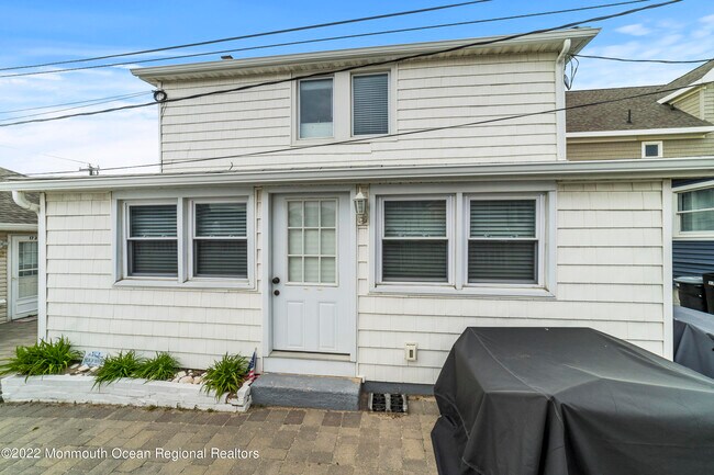 Building Photo - 171A Beachfront-