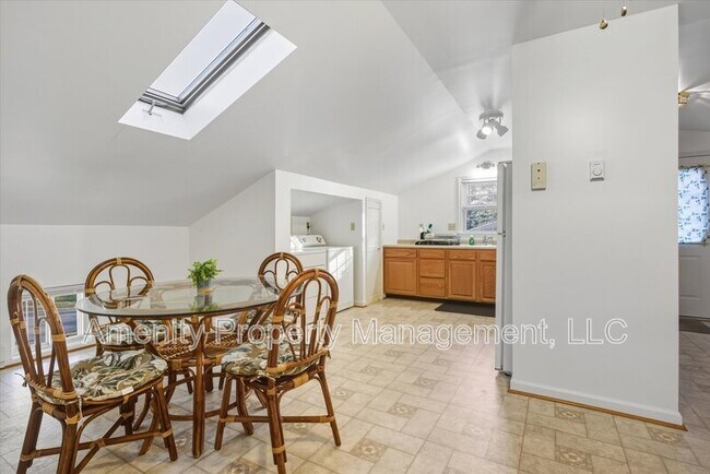 Building Photo - 121 Yorkshire Dr