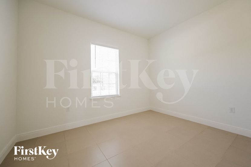 Building Photo - 318 W Aster Ct