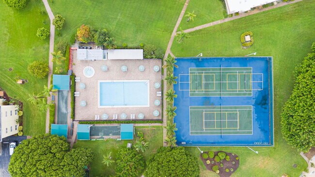 Building Photo - 300 NE 26th Ave