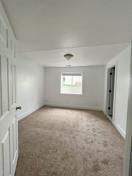 Building Photo - 237 E 270 N