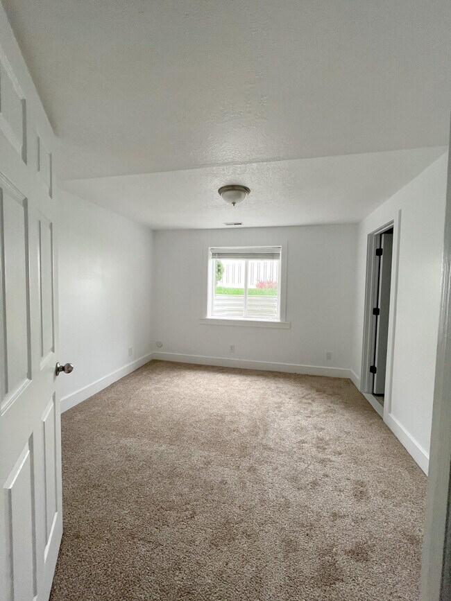 Building Photo - 237 E 270 N