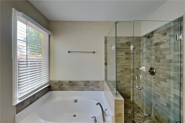 Building Photo - 3496 Heatherwood Ct