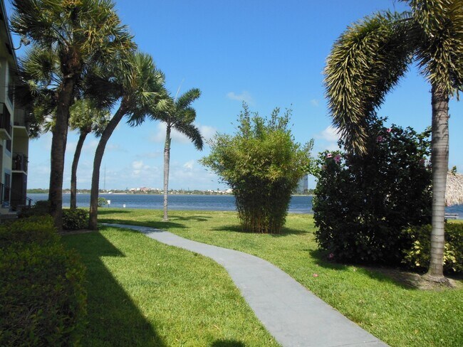 Building Photo - ONE BEDROOM ONE BATHROOM!! WATERFRONT COMMUNITY!