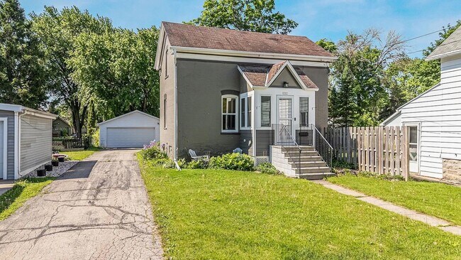 Building Photo - 2 Bed, 1 Bath Single Family Home