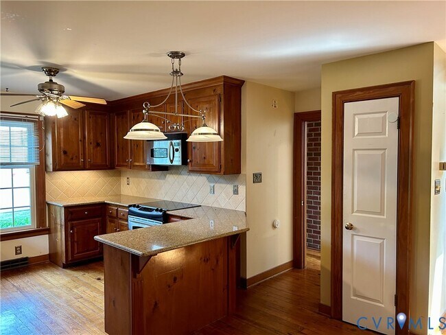 Building Photo - 8203 Spring Meadow Rd
