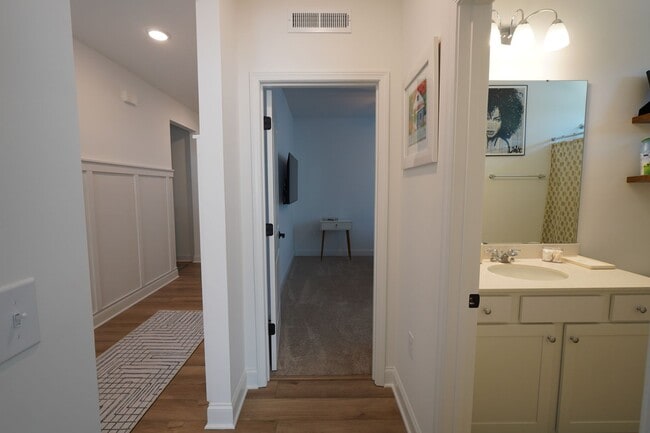 Building Photo - MOVE IN DATE MUST BE SCHEDULED 14 DAYS FROM PAYING SECURITY DEPOSIT.