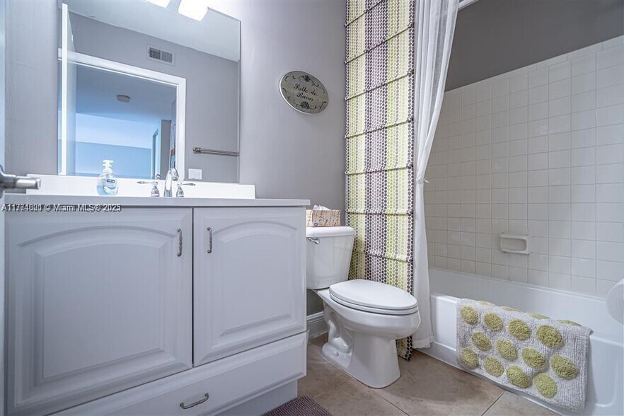 Building Photo - 1245 SW 46th Ave