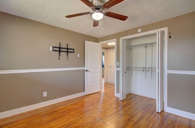 Building Photo - Welcome to this Beautifully Remodeled Ranc...