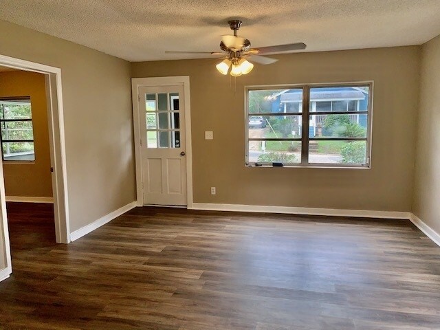 Building Photo - 711 Dent St