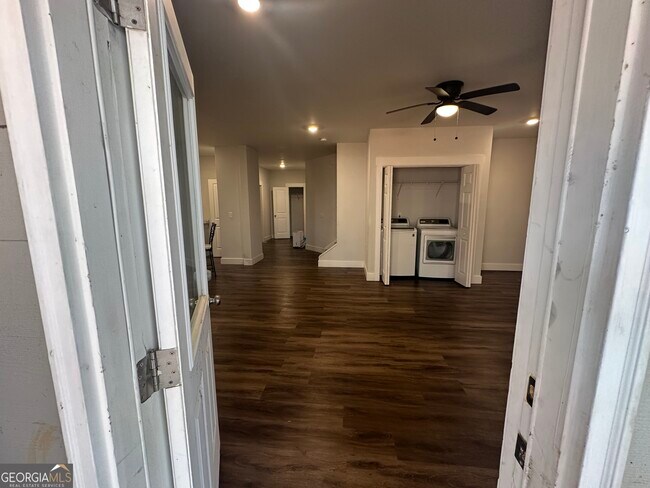 Building Photo - 370 Crestbrook Ln