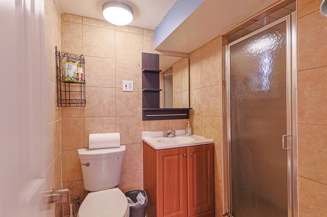 Building Photo - 2421 Vista St