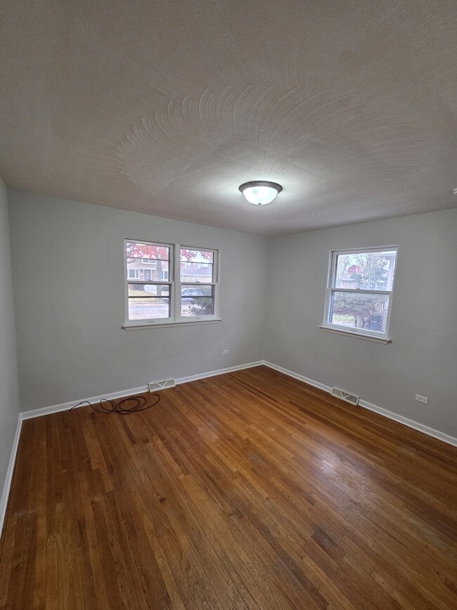 Building Photo - 1311 Kenmore Ave