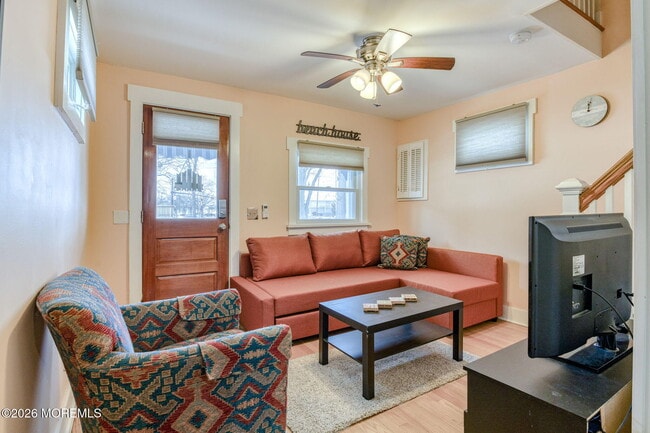 Building Photo - 127 Lawrence Ave