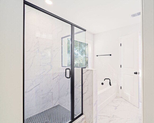 Building Photo - Spacious Lowcountry Retreat in Moncks Corner