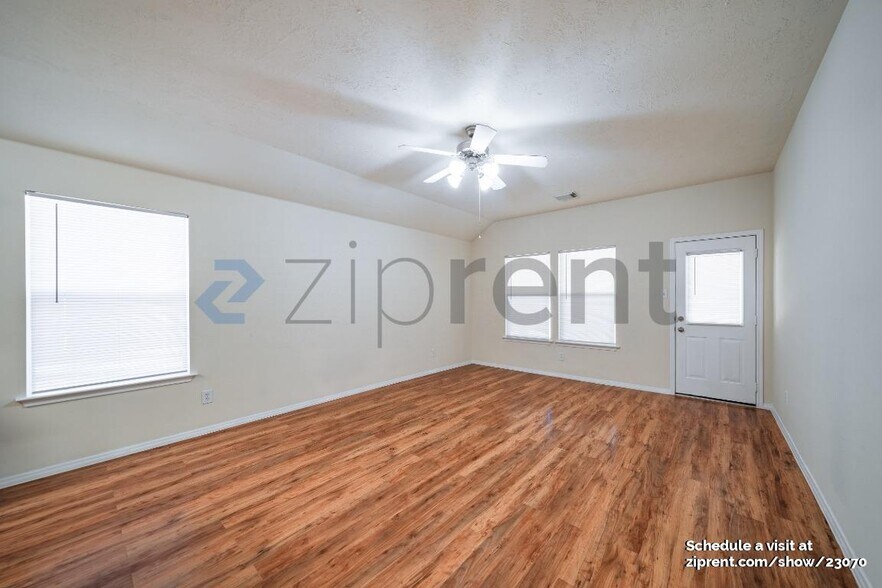 Building Photo - Unit